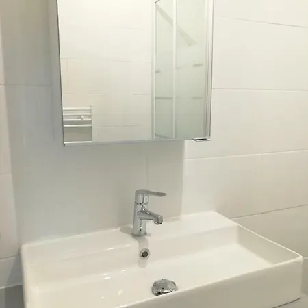 2 Pieces Renove Vieil 5 Minutes Plage Antibes